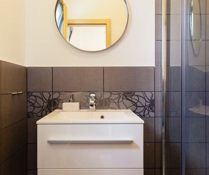 膳宿费 Rooms & Apartments Karlo