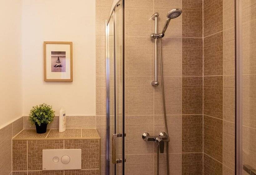 膳宿费 Rooms & Apartments Karlo