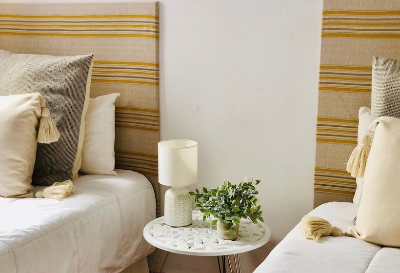 Canaryislandshost L Surf Lanzarote