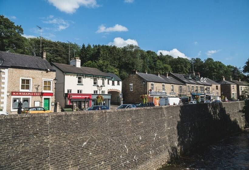 Town Street Apartment