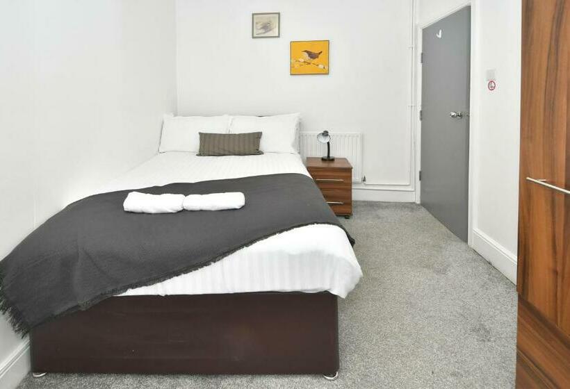 Spacious Double Rooms In City Centre, Great For Contractors!