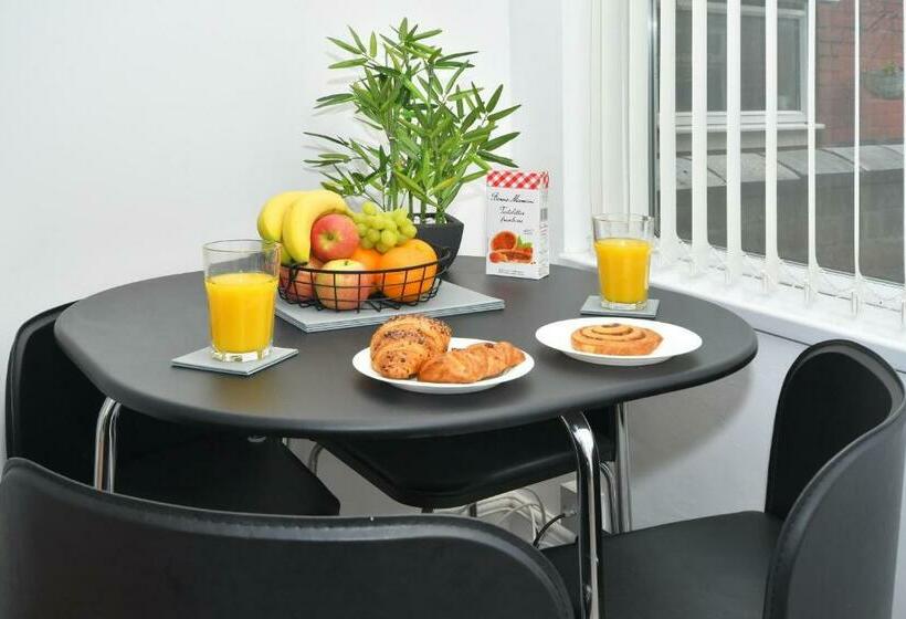 Spacious Double Rooms In City Centre, Great For Contractors!