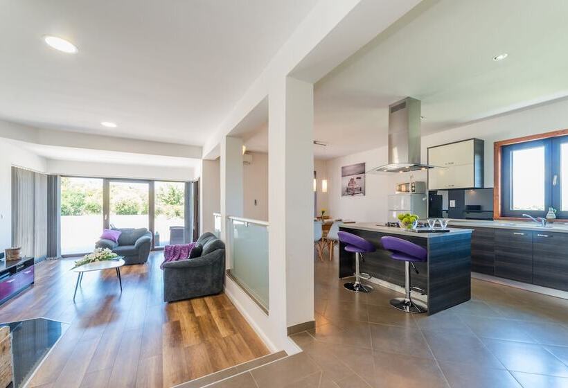 Villa Maslina With Private Pool