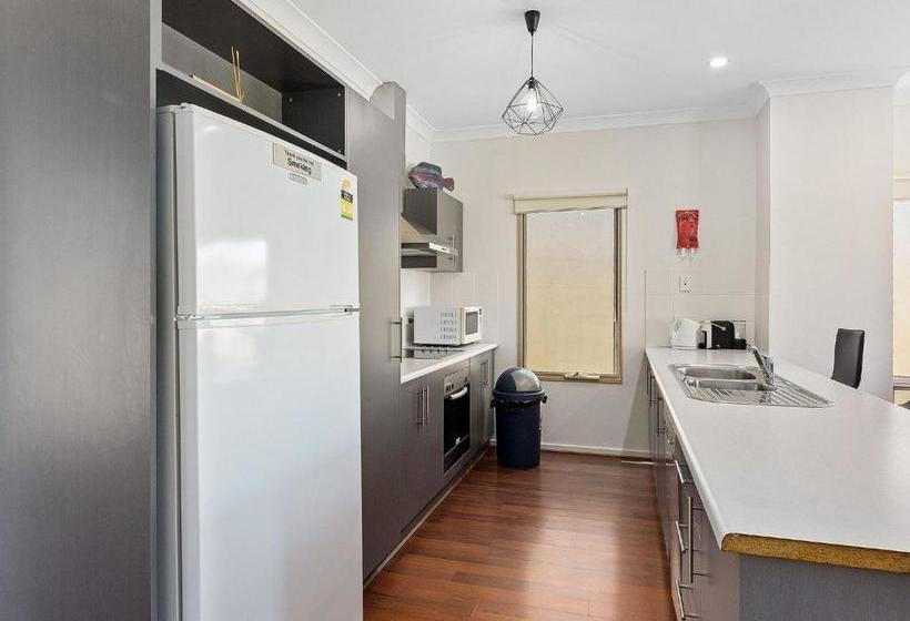 26 45 St Andrews Boulevard