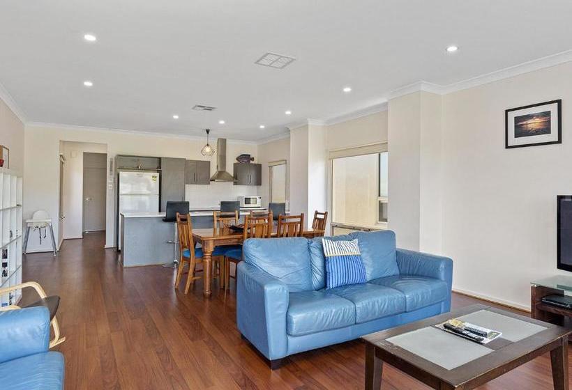 26 45 St Andrews Boulevard