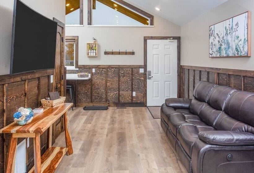 Alaska Back Country Cottages