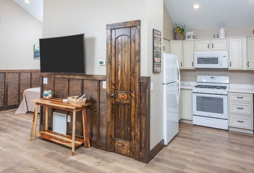 Alaska Back Country Cottages