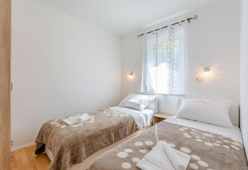 Apartments The Brothers