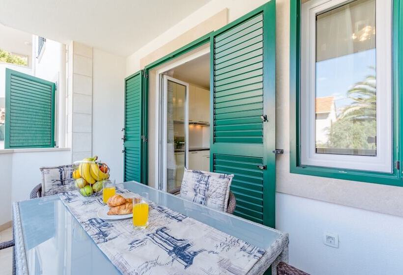 Apartments The Brothers