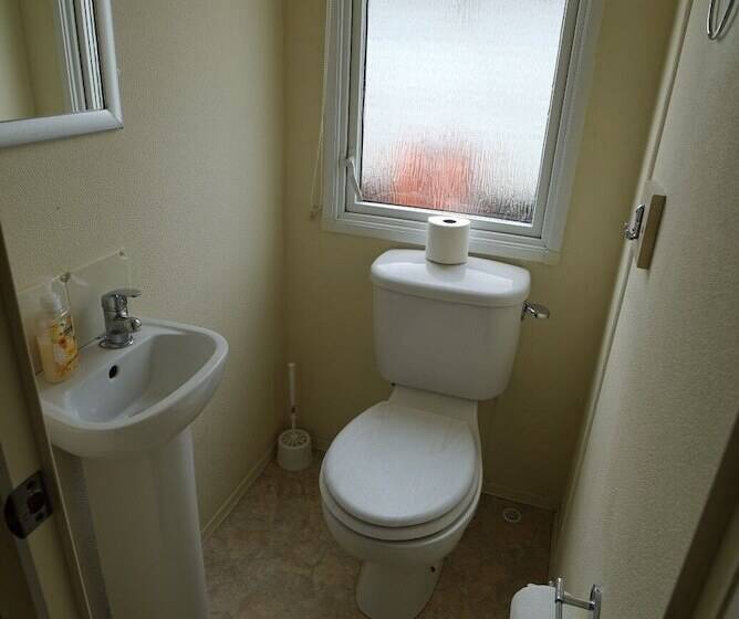 8 Berth Caravan At Manor Park Hunstanton Free Wifi