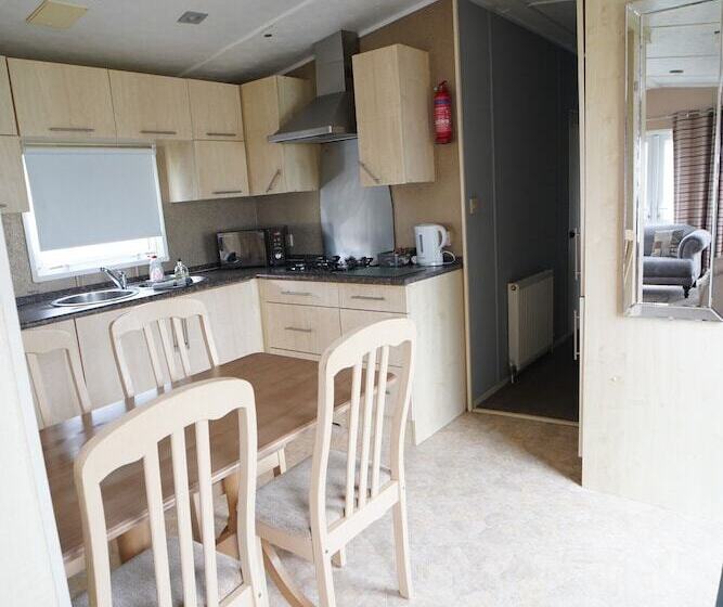 8 Berth Caravan At Manor Park Hunstanton Free Wifi