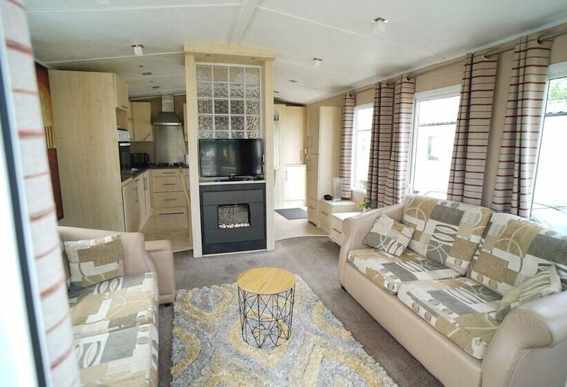 8 Berth Caravan At Manor Park Hunstanton Free Wifi