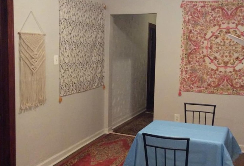 Belmont Hostel   O Hare Blueline