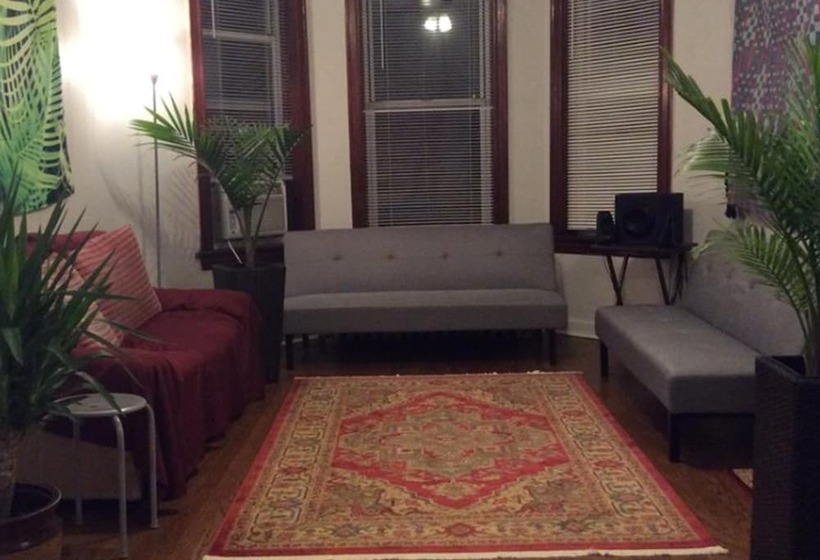 Belmont Hostel   O Hare Blueline