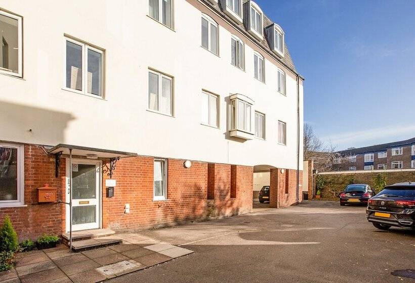 Flat 11 Cossack Lane House