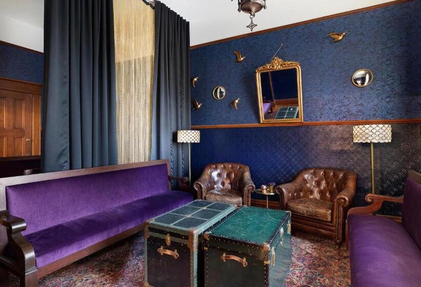 هتل Celeste Of St Paul