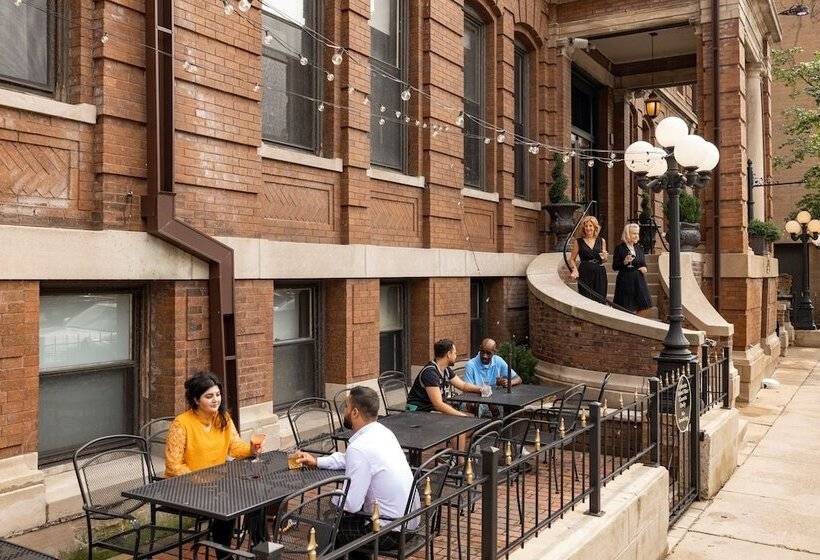 هتل Celeste Of St Paul