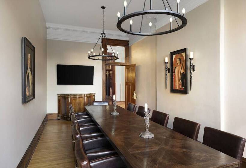 هتل Celeste Of St Paul