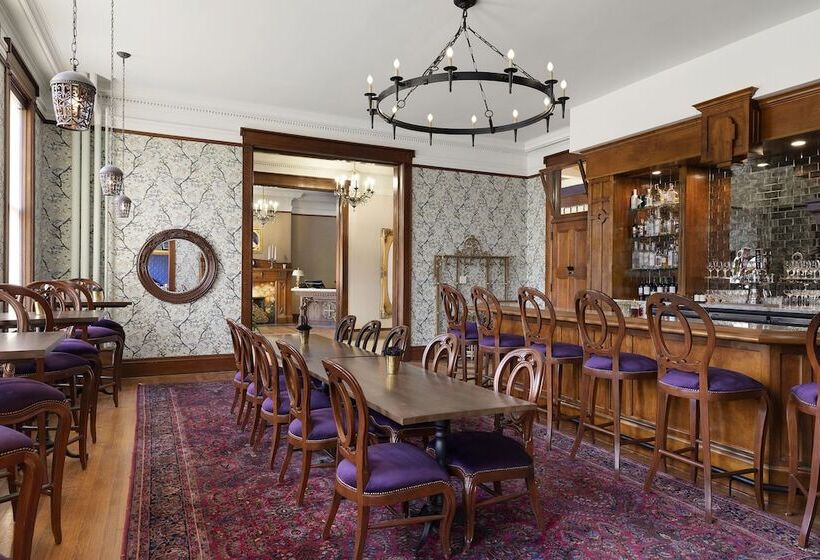 هتل Celeste Of St Paul