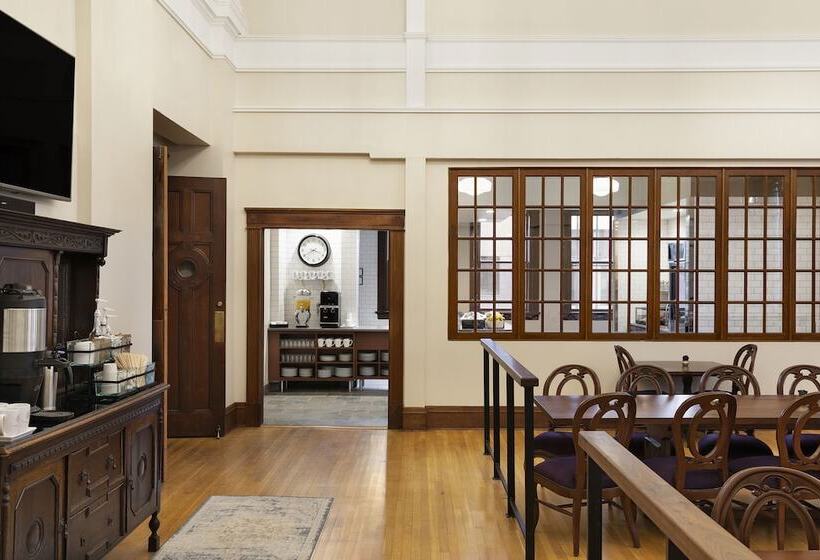 هتل Celeste Of St Paul