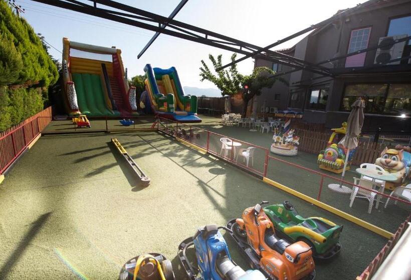 בית מלון כפרי Corali Resort