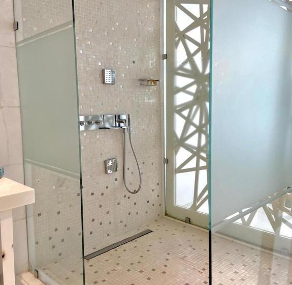 هتل La Tour Blanche