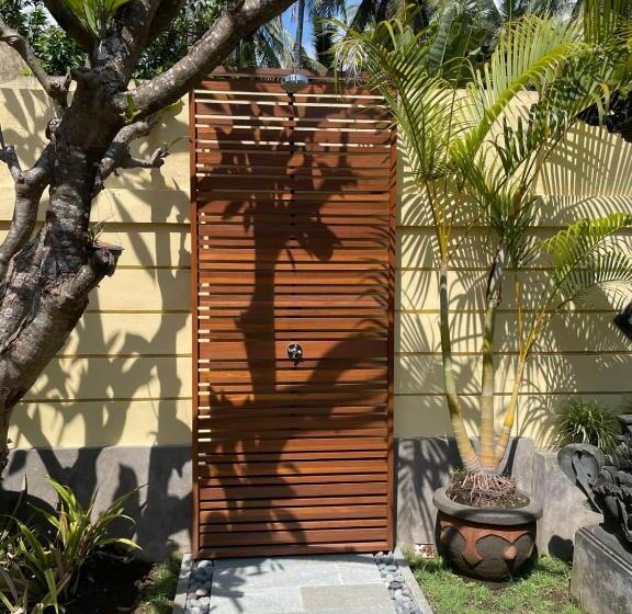 בית מלון כפרי Teluk Karang Dive & Spa Resort