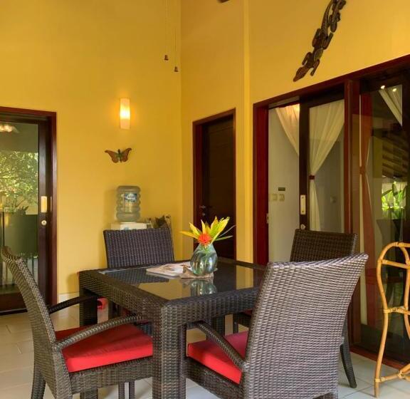 בית מלון כפרי Teluk Karang Dive & Spa Resort