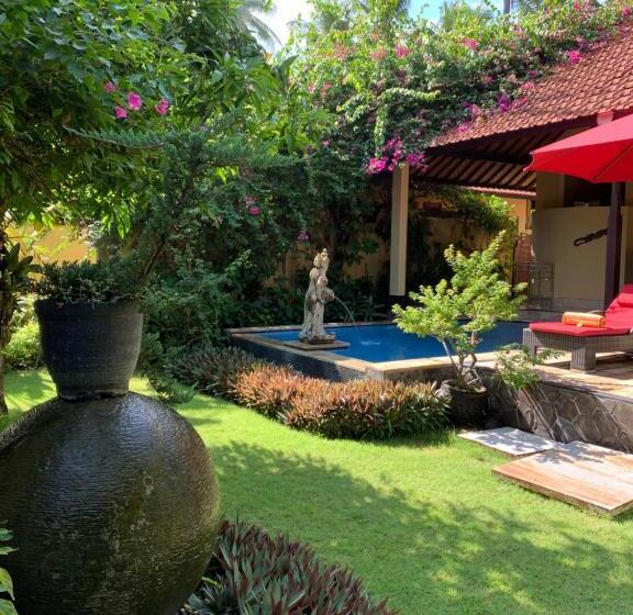 בית מלון כפרי Teluk Karang Dive & Spa Resort