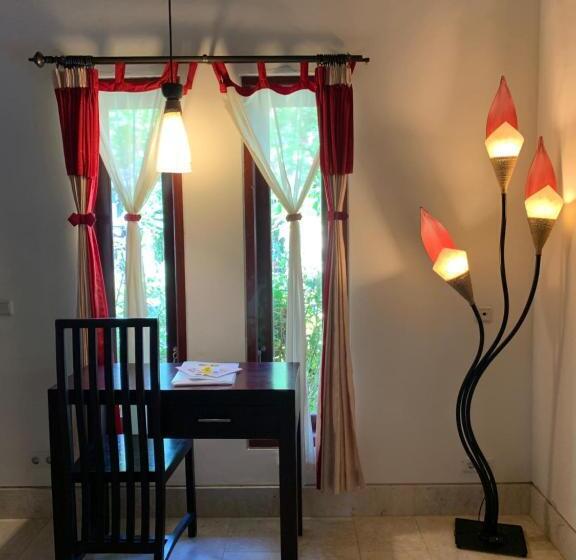 בית מלון כפרי Teluk Karang Dive & Spa Resort