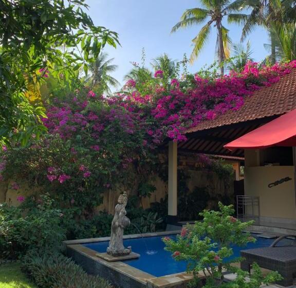 בית מלון כפרי Teluk Karang Dive & Spa Resort