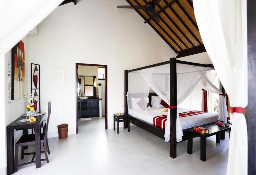 בית מלון כפרי Teluk Karang Dive & Spa Resort