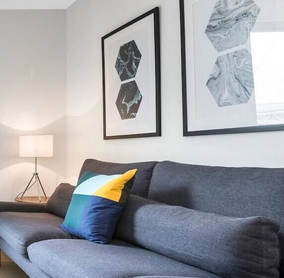 Lush Apartment London Designer Outlet