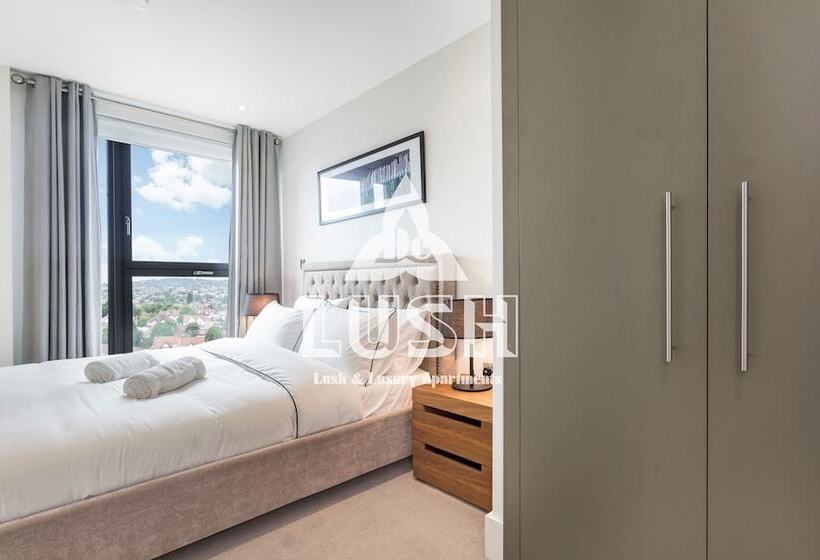 Lush Apartment London Designer Outlet
