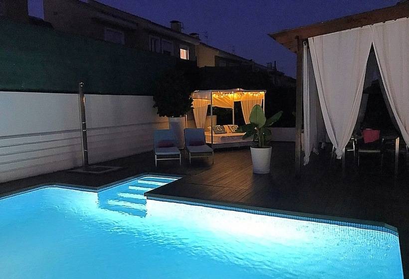 پانسیون Miramar Bed&breakfast   Piscina