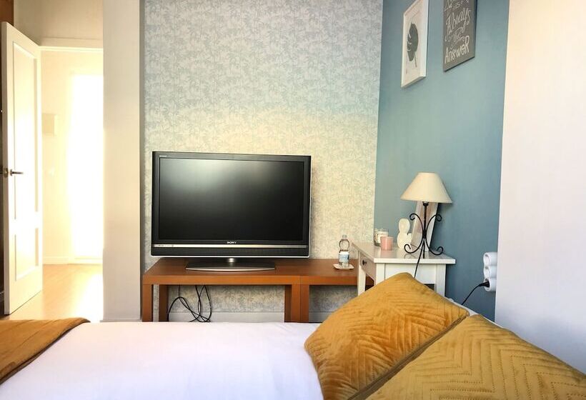 پانسیون Miramar Bed&breakfast   Piscina