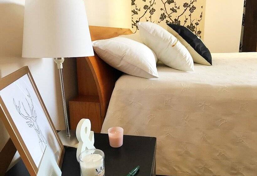 پانسیون Miramar Bed&breakfast   Piscina