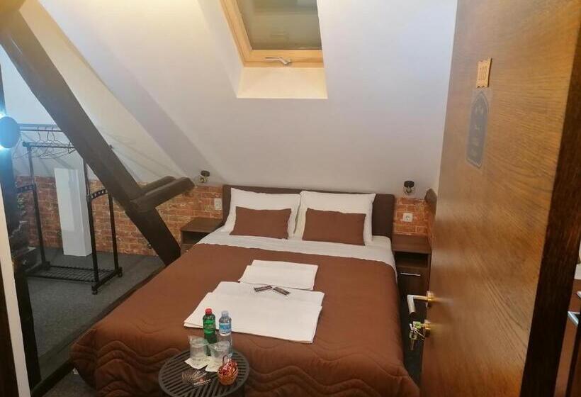 استراحتگاه Pirocanac Rooms & Restaurant