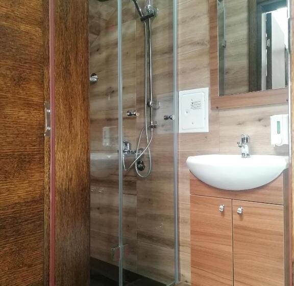 استراحتگاه Pirocanac Rooms & Restaurant