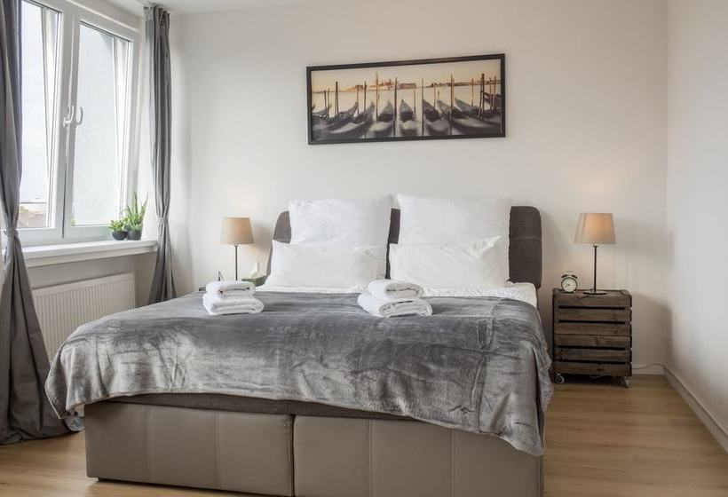 Business Apartment Mit Blick Auf Die Skyline Von Essen