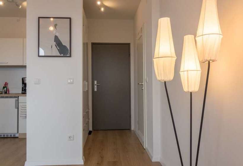 Business Apartment Mit Blick Auf Die Skyline Von Essen