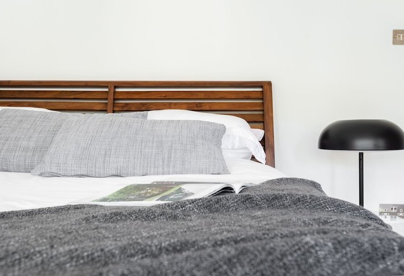 The Latimer Road Escape Modern 4bdr House With Garden