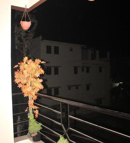 בית מלון כפרי Arra Transit Bengaluru International Airport