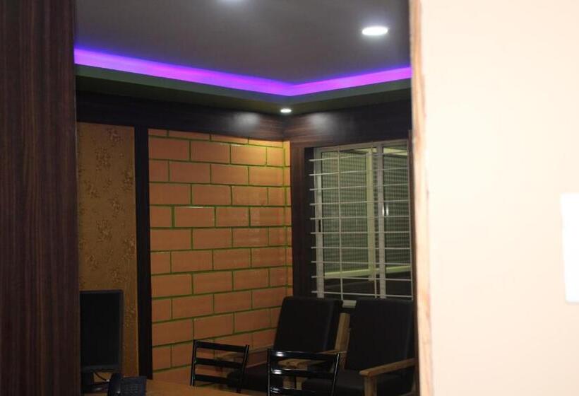 בית מלון כפרי Arra Transit Bengaluru International Airport