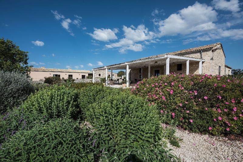 هتل La Dimora Di Spartivento Bw Signature Collection