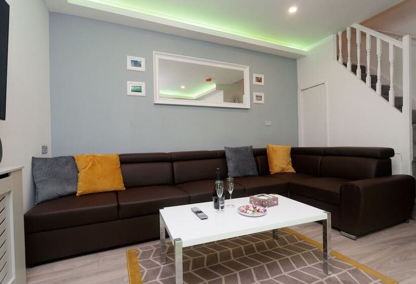 Towler House Apartments 6 Beds In 3 Bedrooms