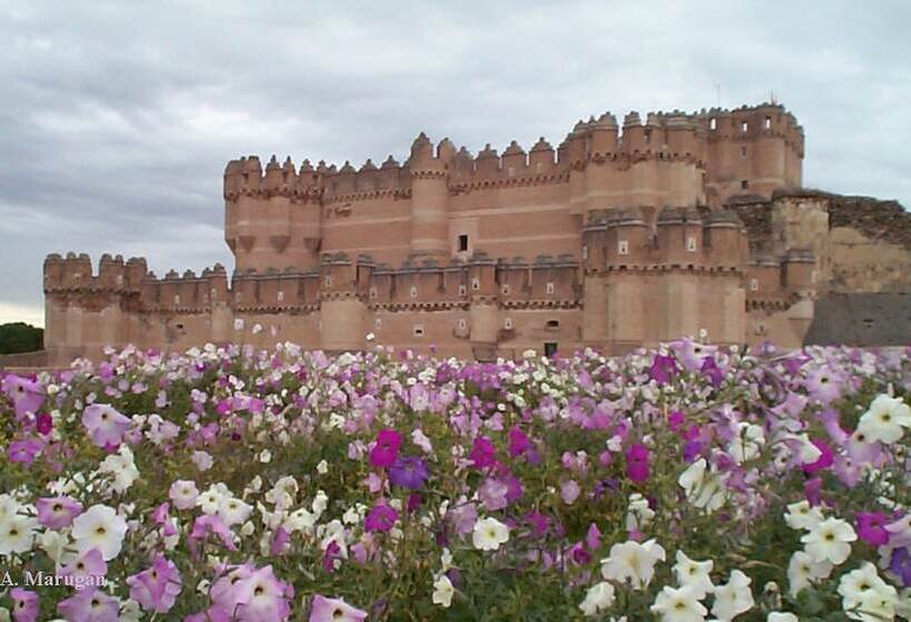 Albergue Villa De Nava De La Asunción   Hostel
