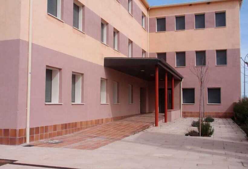 Albergue Villa De Nava De La Asunción   Hostel