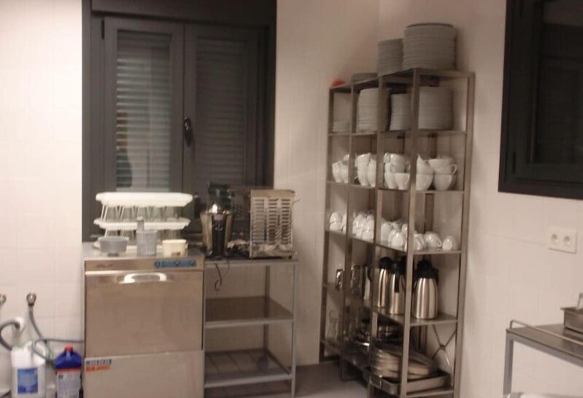 Albergue Villa De Nava De La Asunción   Hostel