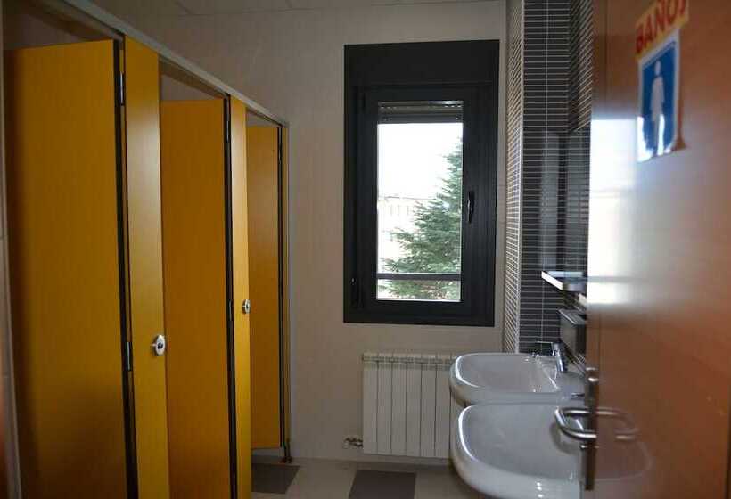 Albergue Villa De Nava De La Asunción   Hostel